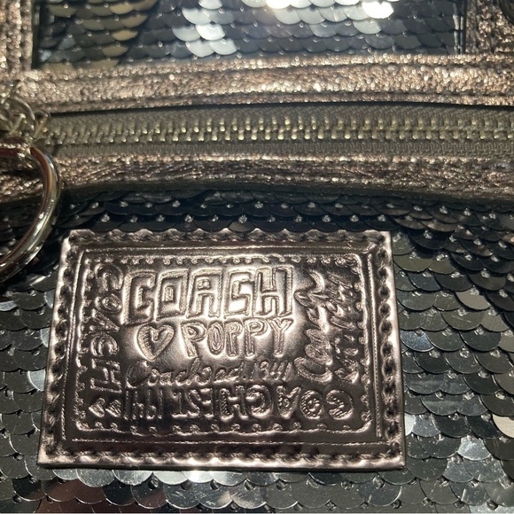 COACH POPPY Silver Sequin Many  Pockets Lilac Lining Shoulder Handbag Purse NEW - Picture 16 of 16